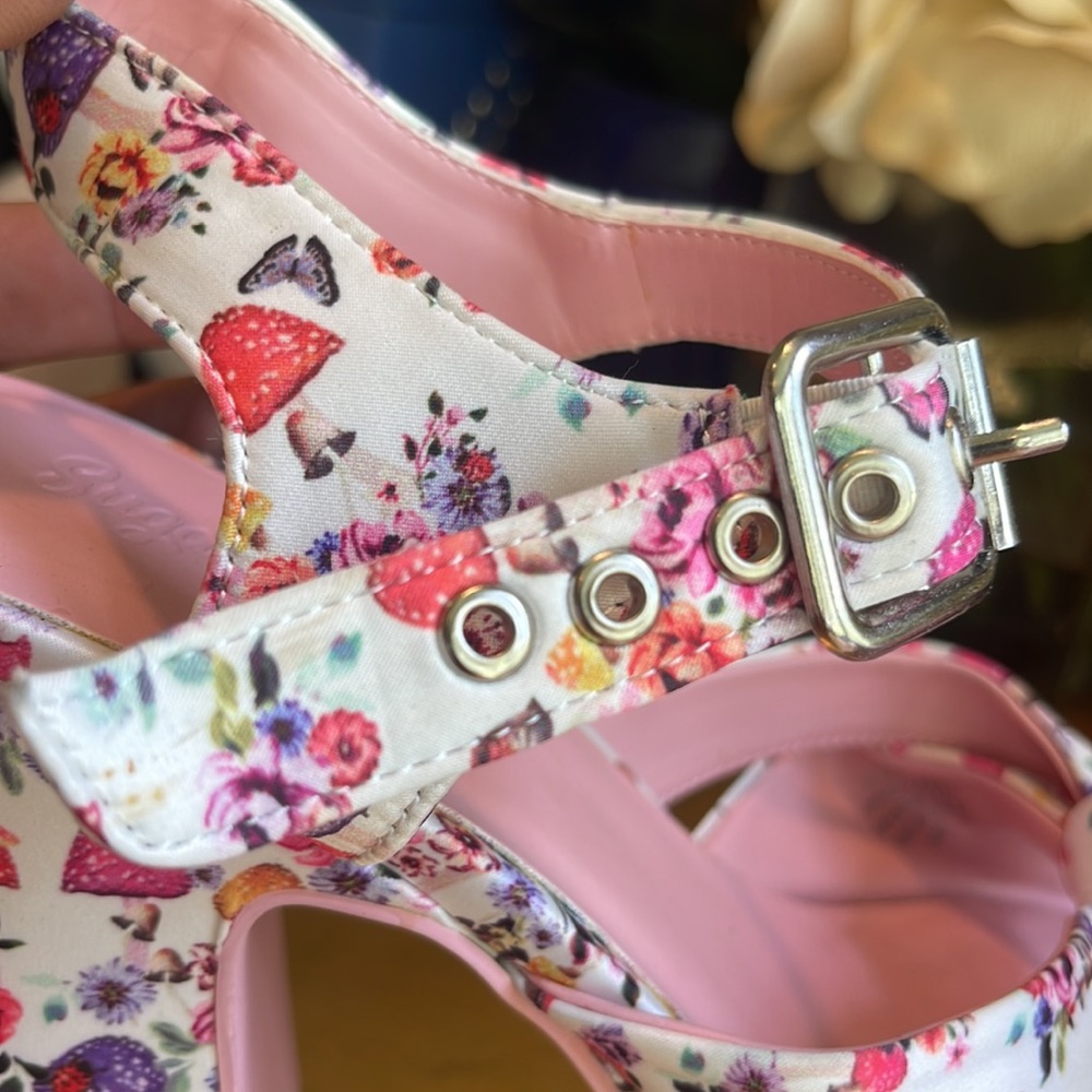 NWOT! Sugar Thrillz “Totally Buggin’” Platform Heels - Picture 9 of 16
